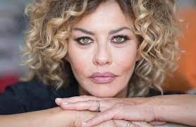 🎂🍾🥂 BUON COMPLEANNO AD EVA GRIMALDI CHE OGGI COMPIE 64 ANNI 🥂🍾🎂