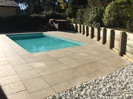 Renovation Terrasse En Bord De Piscine Avec Dalles Gres Cerame Pose Sur Plots Lyneo Piscines Quelles sont les formalités quand on construit une terrasse ? pose sur plots lyneo piscines