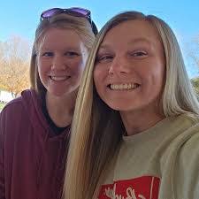 Andrea Scheer's Instagram, Twitter & Facebook