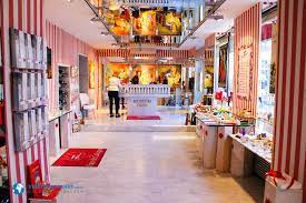 Johann maria farina entwickelte das wässerchen und machte es im. Die Geburtsstatte Des Eau De Cologne Das Farina Haus