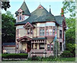 More Historic Homes In Sycamore Illinois Town Country Living Victorian Homes Old Victorian Homes Historic Homes