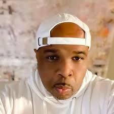 Darwin Dixon (@darwind2)