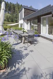 Terrassenplatten Mit Teflon Beschichtung Rsf 5 Von Rinn Betonsteine Und Natursteine Rinn Betonsteine Und Terrassengestaltung Balkon Gelander Design Terrasse