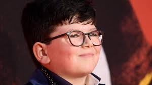 Wie sehen die dusseligen einbrecher & co. Archie Yates Dieser Lummel Wird Der Neue Kevin Allein Zu Haus Kino Bild De