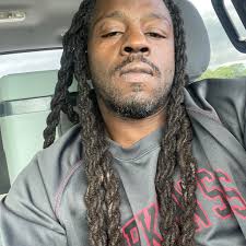 Grew up learning life as a SAVAGE, took time to get me right to know I'm  AVERAGE, perfecting my craft daily to learn how MANAGE, if it wasn't for  family & loved