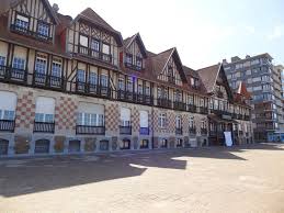 Klik hiervoor rechts bij documenten op de editie die u wenst te lezen. Wandeling Van Nieuwpoort Stad Naar Nieuwpoort Bad