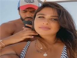 Maybe you would like to learn more about one of these? ÙÙŠØ¯ÙŠÙˆ ÙŠØ§Ø³Ù…ÙŠÙ† Ø¹Ø¨Ø¯ Ø§Ù„Ø¹Ø²ÙŠØ² Ù…Ø¹ Ø²ÙˆØ¬Ù‡Ø§ Ø¹Ù„Ù‰ Ø§Ù„Ø´Ø§Ø·Ø¦ ÙˆØ§Ù„Ø¹ÙˆØ¶ÙŠ ÙŠØ±Ø¯ Ø¨ØªØºÙÙ„ÙŠÙ†ÙŠ Ø¨ÙˆØ§Ø¨Ø© Ø£Ø®Ø¨Ø§Ø± Ø§Ù„ÙŠÙˆÙ… Ø§Ù„Ø¥Ù„ÙƒØªØ±ÙˆÙ†ÙŠØ©