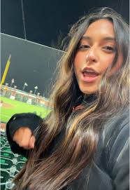 Bella Ortega (@bellaa.ortega)