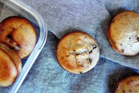 Muffins Hyper Moelleux A La Banane Et Aux Pepites De Chocolat Voyage Culinaire Muffins Moelleux Alimentation