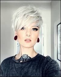 Zmysłowe, nieco ekstrawaganckie i precyzyjnie ułożone korespondują ze stylem glamour oraz punk rock. 900 Krotkie Fryzury Ideas Krotkie Fryzury Fryzury Fryzura