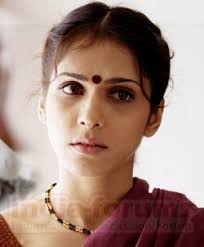 Isha sheds glam image