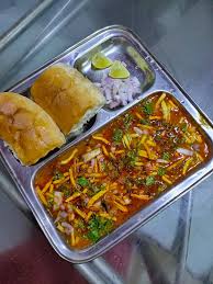If you eat onion and garlic and want to make pav bhaji with it, add the onion and garlic paste in butter, saute it and then add the puree of tomato and capsicum. Recipes Of New Dish Misal Pav Need Green Mug Dal Coconut Jira Dhaniya Sukha Mirchi Elaichi Darchini Labong Kala Miri Methi Curry Paataa Dhaniya Rai Hing Patta Namak Haldi Kasmiri Laal Mirchi Powder Sugar Lumbu Chopped Onion Gingar Garlic