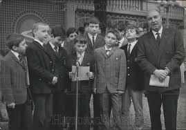 1967 Press Photo Bernard Roche Announces Results With Other Panel Members