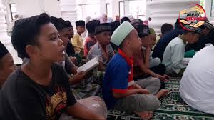 Cobalah untuk tidak menangis _ anak yatim piatu film pendek sedih. Anak Yatim Piatu In English Yatim English Translation