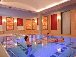Gymnastique En Piscine Avec Kinesitherapeute Kur Und Bader Gmbh Bad Krozingen