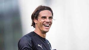 Ein keeper, der hält, was er verspricht und genau so wie die international watch company repräsentiert yann sommer eine internationale. Nati Star Yann Sommer Wird Papi Schweizer Illustrierte