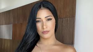 Canal de cantora Simaria é banido em rede social; descubra motivo explícito