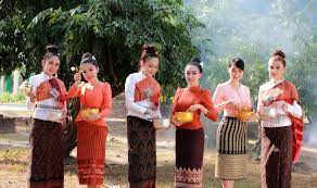 Traditional thai clothing is called chut thai, which literally means 'thai outfit'. Chut Thai Thailand S Beautiful Traditional Dress