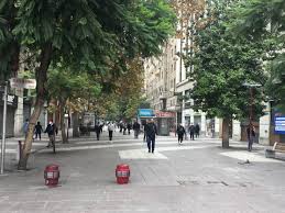 .la región metropolitana entrarán en cuarentena total a partir de este viernes 15 de mayo a las de la provincia de santiago más otras seis que forman parte de la zona urbana metropolitana: Movilidad En La Region Metropolitana Bajo Solo Un 35 Promedio Durante Primer Mes De Cuarentena Masiva Diario Y Radio U Chile