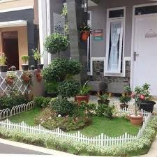 Memiliki taman yang hijau dan asri adalah impian setiap pemilik rumah. Hugedomains Com Small Garden Design Minimalist Garden Small Garden