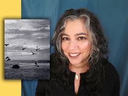 Poesía de la revelación y el desplazamiento», crítica a «Naufragio» de  Robin Beth Schaer