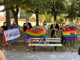 Milano torna a tingersi con gioia di tutti i colori per celebrare l'orgoglio delle minoranze lgbtqia+. Izssiyfa8jrrym