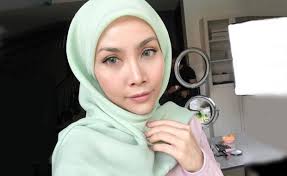 Noor hayati kamarzaman atau lebih senang dipanggil yatie merupakan pengarah kreatif sendayu tinggi. Wajah Mirip Scha Alyahya Kakak Aliff Syukri Jadi Perhatian