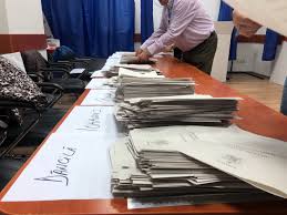 Bec a stabilit sâmbătă, prin tragere la sorți, care este ordinea candidaților pe buletinele de vot la alegerile prezidenţiale. Alegeri PrezidenÈ›iale 2019 Rezultatele In BucureÈ™ti Din Primul Tur Cum S A Votat In Fiecare Sector Buletin De BucureÈ™ti