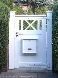 Http Www Friesenzaun De Holzpforte Gartentuer Einzeltor Mit Briefkasten Jpg Friesenzaun Gartentore Gartenturen
