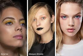 Spring Summer 2020 Makeup Trends En 2020 Tendencias De Maquillaje Looks De Maquillaje Maquillaje De Primavera