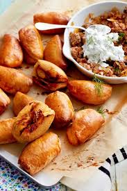 Piroggen Mit Hackfullung Mit Gurken Schmand Dip Rezept Lecker Schmand Dip Piroggen Piroggen Rezept