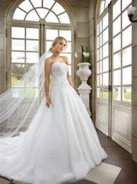 When choosing your dress it helps to get a feel for what styles are out there, and which designers are creating them, so that you have more of an idea of what you want before you hit. How To Pick The Perfect Bridal Gown Otago Daily Times Online News