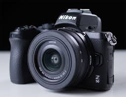 Fungsinya untuk memberikan informasi, misalnya saat wawancara, ataupun saat dialog dalam film. Mengulas Nikon Z50 Mirrorless Berjuluk The Collaborator