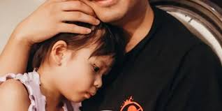 10 Potret Lucu Nastusha Ikut Bantu Chelsea Olivia dan Glenn Alinskie Rawat  Adik Bayinya, Protektif Banget!