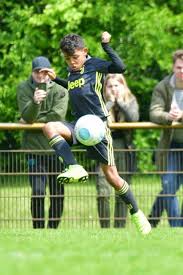 Δείτε τον κριστιάνο ρονάλντο να ντύνεται. Mhxanh Twn Gkol Kai O Gios Toy Kristiano Ronalnto Sportime