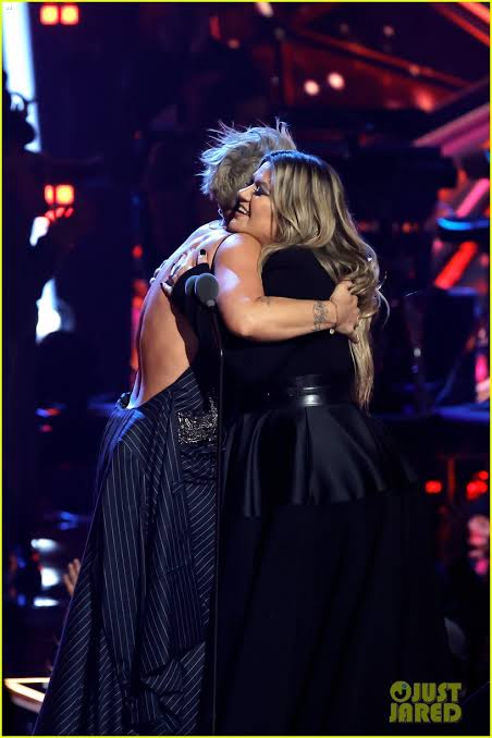 Pink Joins Kelly Clarkson Onstage to Belt Out 'Just Give Me a Reason' at  iHeartRadio Music Awards 2023 | Just Jared - Celebrity News, Entertainment  News & Photos