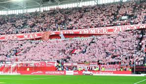 Folgende materialien sind für choreographien grundsätzlich nicht erlaubt: Fortuna Dusseldorf Fans Unterstutzen Fortuna Mit Choreo