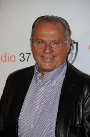 Pour les articles homonymes, voir louvin. Gerard Louvin Heureux Papa Et En Couple Depuis Plus De 40 Ans