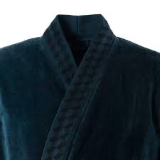 Grand choix de tailles disponibles livrés rapidement. Peignoir Homme Velours Kimono Cubes Bleu Nuit Carre Blanc