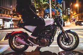 Review The 2018 Husqvarna Vitpilen And Svartpilen 401 Husqvarna Honda Grom Cafe Bike