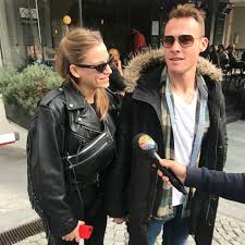 Son olarak sevgilisi kerem bürsin'e verdiği pozla dakikalar içinde binlerce beğeni aldı. Serenay Sarikaya Ayrildigi Sevgilisi Kerem Bursin In Pesinden Amerika Ya Gidiyor Magazin Haberleri