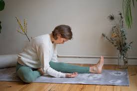 Bernie clark, creator of yinyoga.com. Yin Yoga Tutorial 30 Minuten Sequenz Fur Den Winter