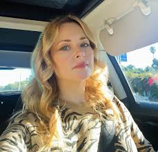 Jessica Hillis's Instagram, Twitter & Facebook