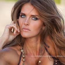 Staci Hart's Instagram, Twitter & Facebook