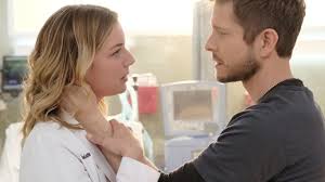 Talentueux mais quelque peu arrogant, il n'hésite pas à contourner et dénoncer le système parfois injuste des milieux hospitaliers. The Resident Tout Ce Qu Il Faut Savoir Sur La Saison 3