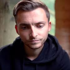 Youtuber philipp mickenbecker erhielt im oktober 2020 zum dritten mal die diagnose krebs. Krebskranker Youtuber Philipp Mickenbecker Formuliert Letzte Worte Gala De