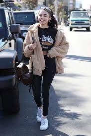 Madison Beer Shopping On The Sunset Strip In La Jeans Outfit Winter Casual Weekend Outfit Jacket Outfits