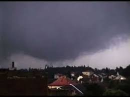 23 червня там пронісся потужний торнадо. F3 Tornado Forming On Wall Cloud In Czech Republic 2 Video Youtube