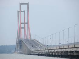 Surabaya merupakan kota terbesar kedua di indonesia setelah jakarta, dengan jumlah penduduk metropolisnya yang mencapai 3 juta jiwa, surabaya merupakan pusat bisnis, perdagangan, industri. Surabaya 11 Tipps Fur Die Zweitgrosste Stadt Indonesiens Indojunkie