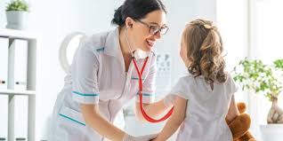 Seit januar 2017 erhalten die eltern bei der geburt eines kindes das neue gelbe untersuchungsheft. U Untersuchungen Furs Kind Ubersicht Uber Die Vorsorge Beim Kinderarzt